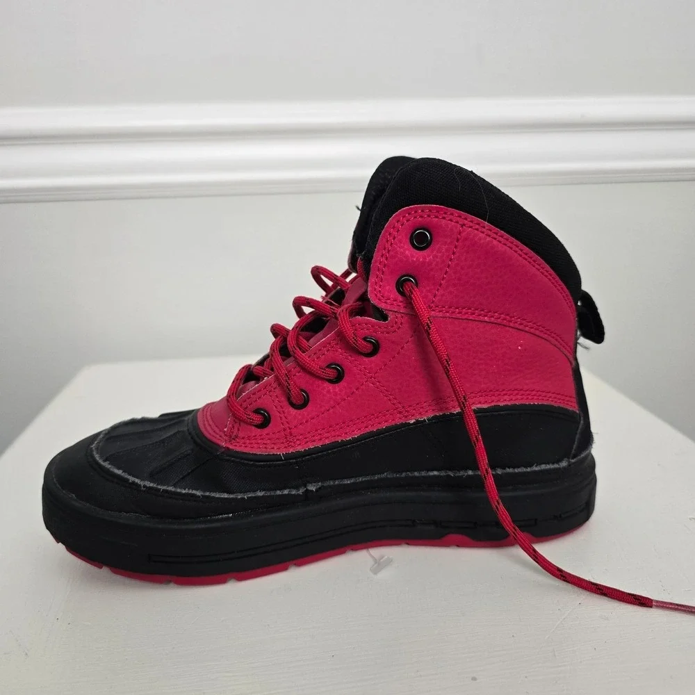 Nike ACG Youth Woodside II High Distance Duck Boots Sz 5Y Red/Black Winter Snow